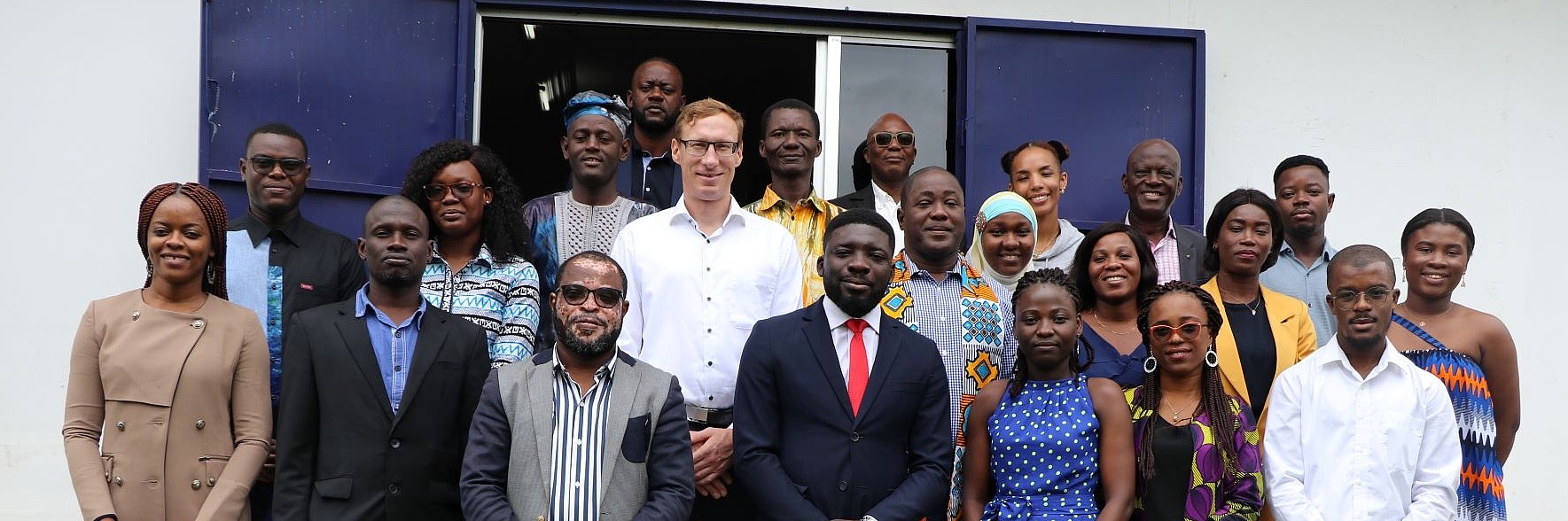 Gruppenfoto der FES-Mitarbeiter:innen in der Elfenbeinküste