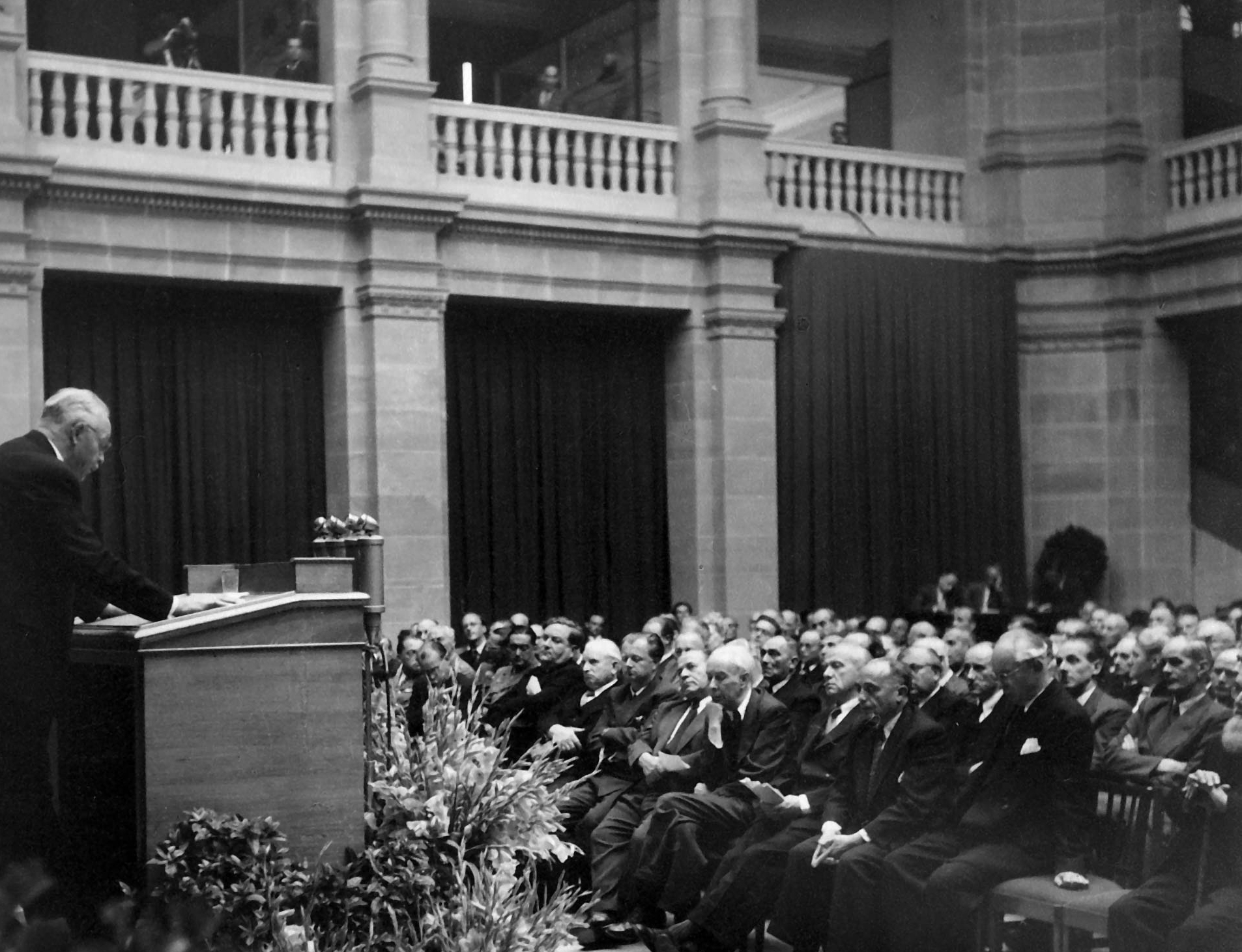 Sitzung des Parlamentarischen Rates im Museum König in Bonn, 01.09.1948 (Quelle: AdsD, 6/FOTA035369; Rechte: AdsD)