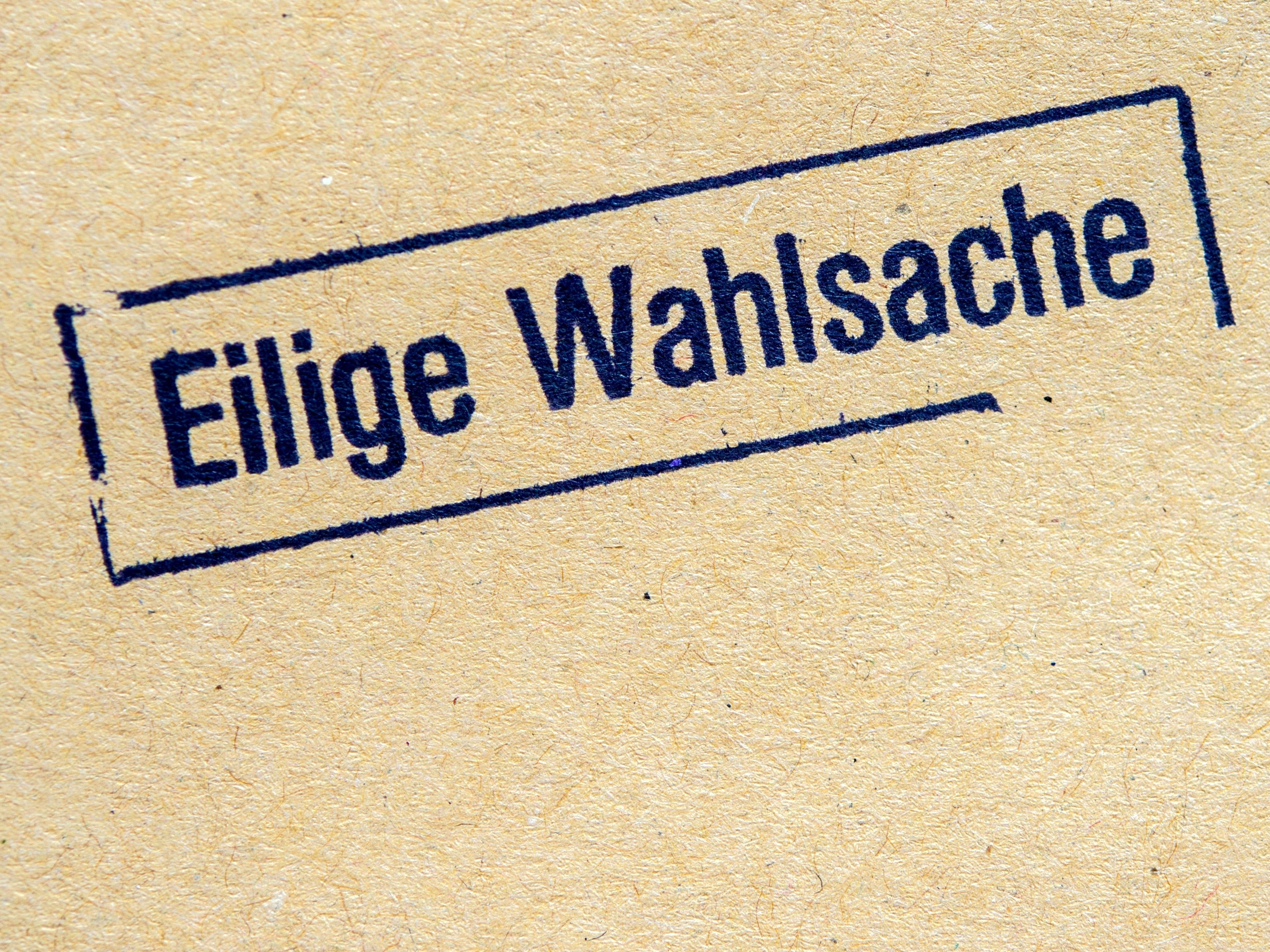 Fläche mit der Aufschrift "Eilige Wahlsache"