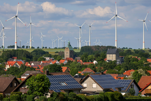 Häuser und Windmühlen