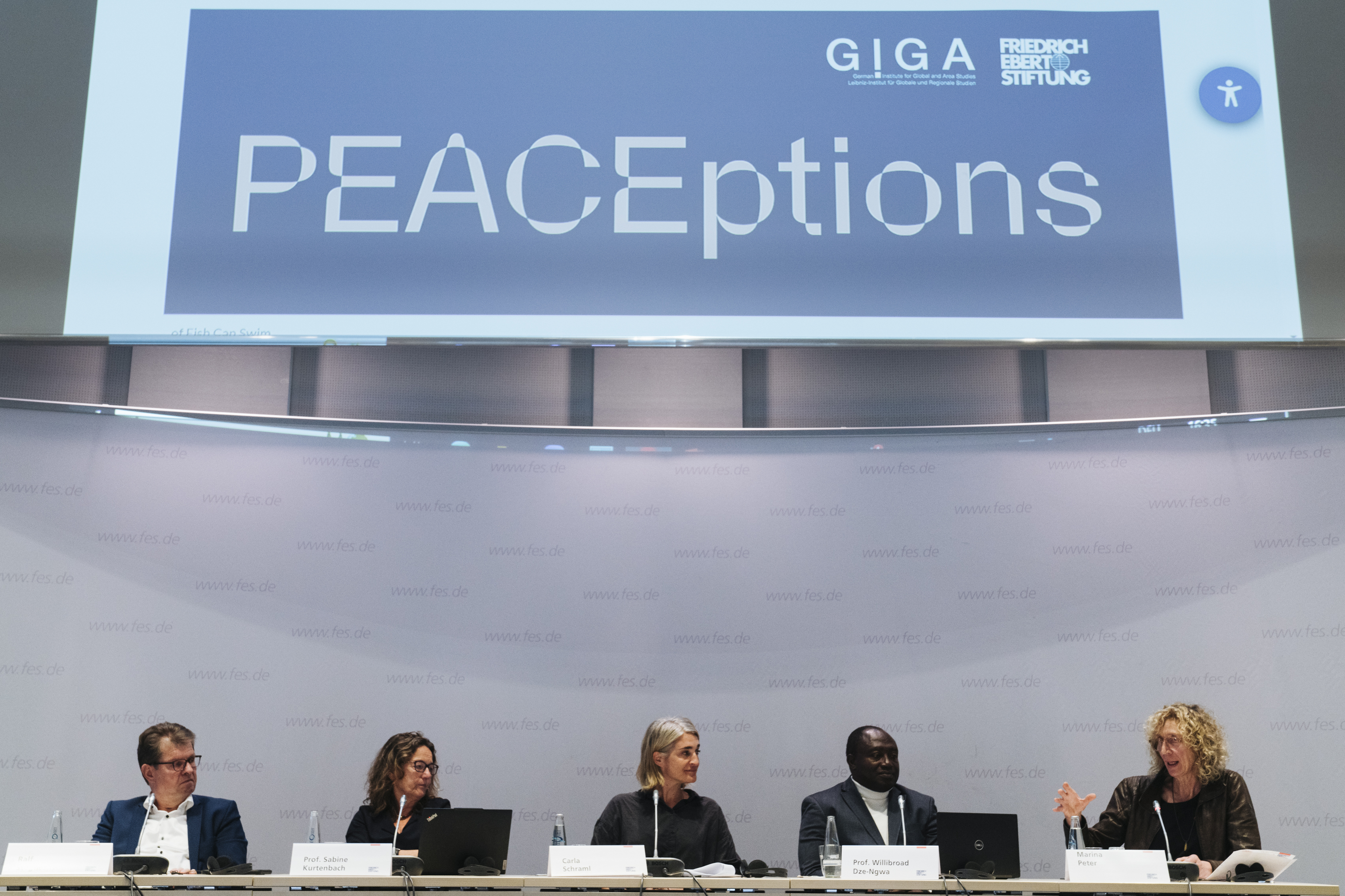 Panel mit Gästen der Konferenz Peaceptions in Berlin