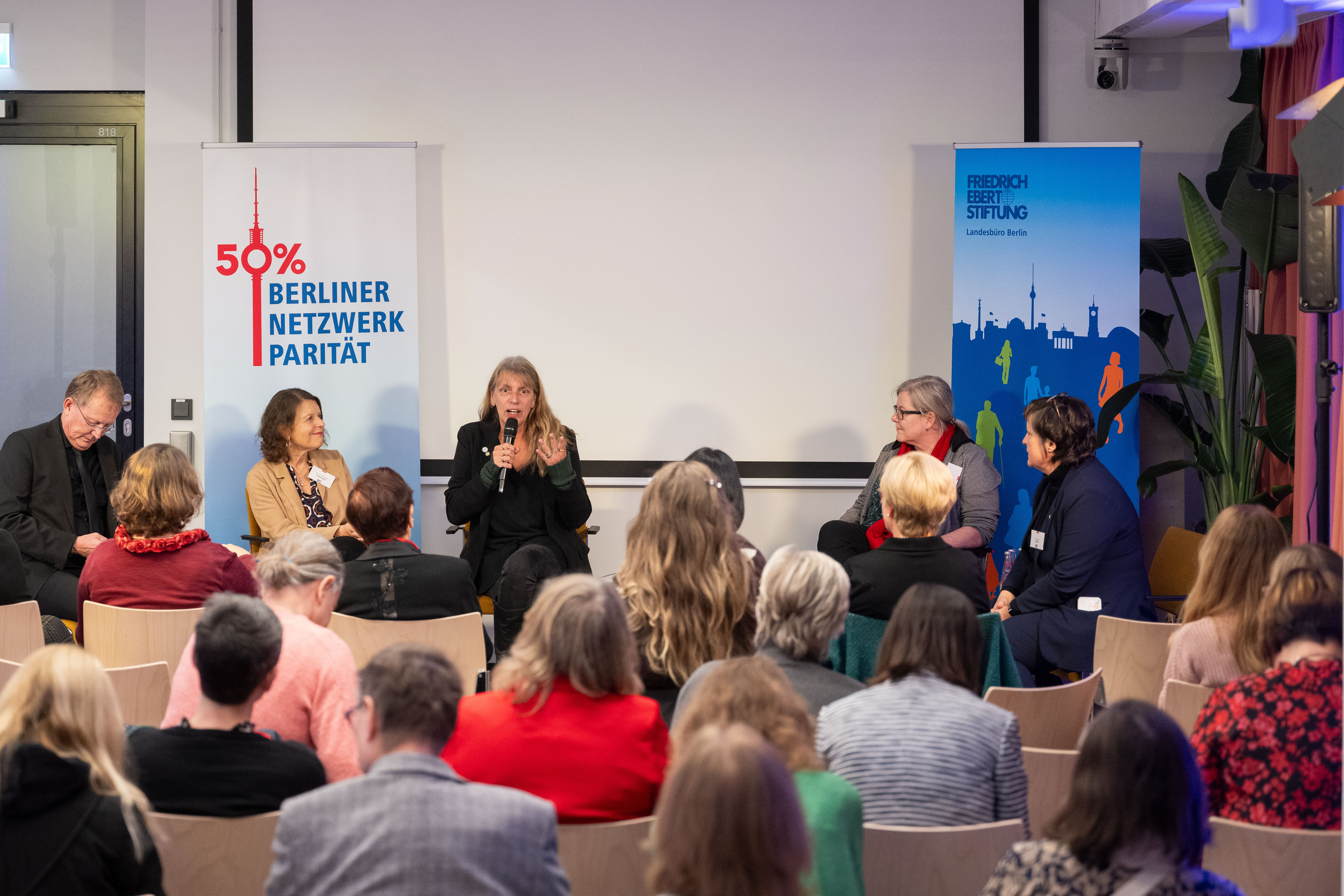 Roundtable mit Podiumsgästen (v.l.n.r.): Stephan-Andreas Casdorff, Silke Laskowski, Christine Kurmeyer, Nele Techen, Franziska Becker